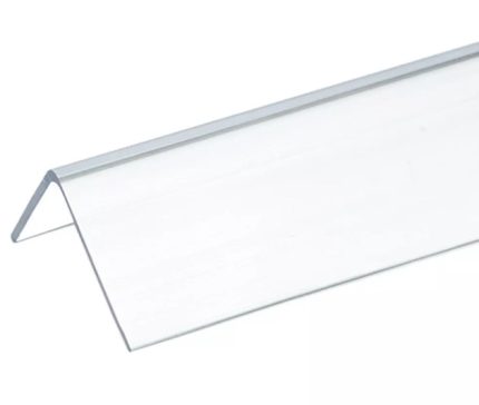 El Angulo PVC transparente de 32x32mm x 3mts.  es un producto multipropósito, se utiliza tanto como terminación en las esquinas o para bordes internos o externos en diferentes superficies. También cómo accesorio de ventanas de PVC, perfil corta gotera, guardapolvo o cornisa por mencionar algunos.