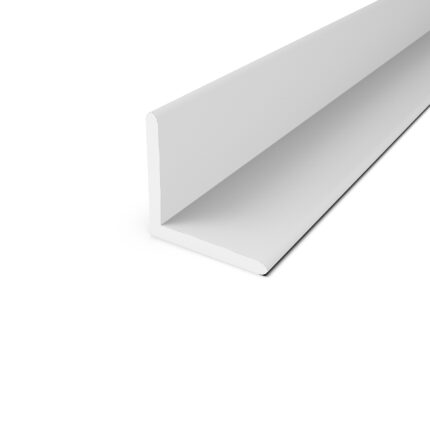 El Angulo PVC se utiliza como terminación en las esquinas, tanto para bordes internos o externos. También cómo accesorio de ventanas de PVC, perfil corta gotera, guardapolvo o cornisa.  