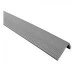 nariz-de-grada-68-x-40-t-3m-gris-oscuro Se utiliza para instalarlos en los vértices de las escaleras hechas de cerámica, metal, piso vinílico, entre otros. Con el objetivo de generar una solución antideslizante y así evitar accidentes.